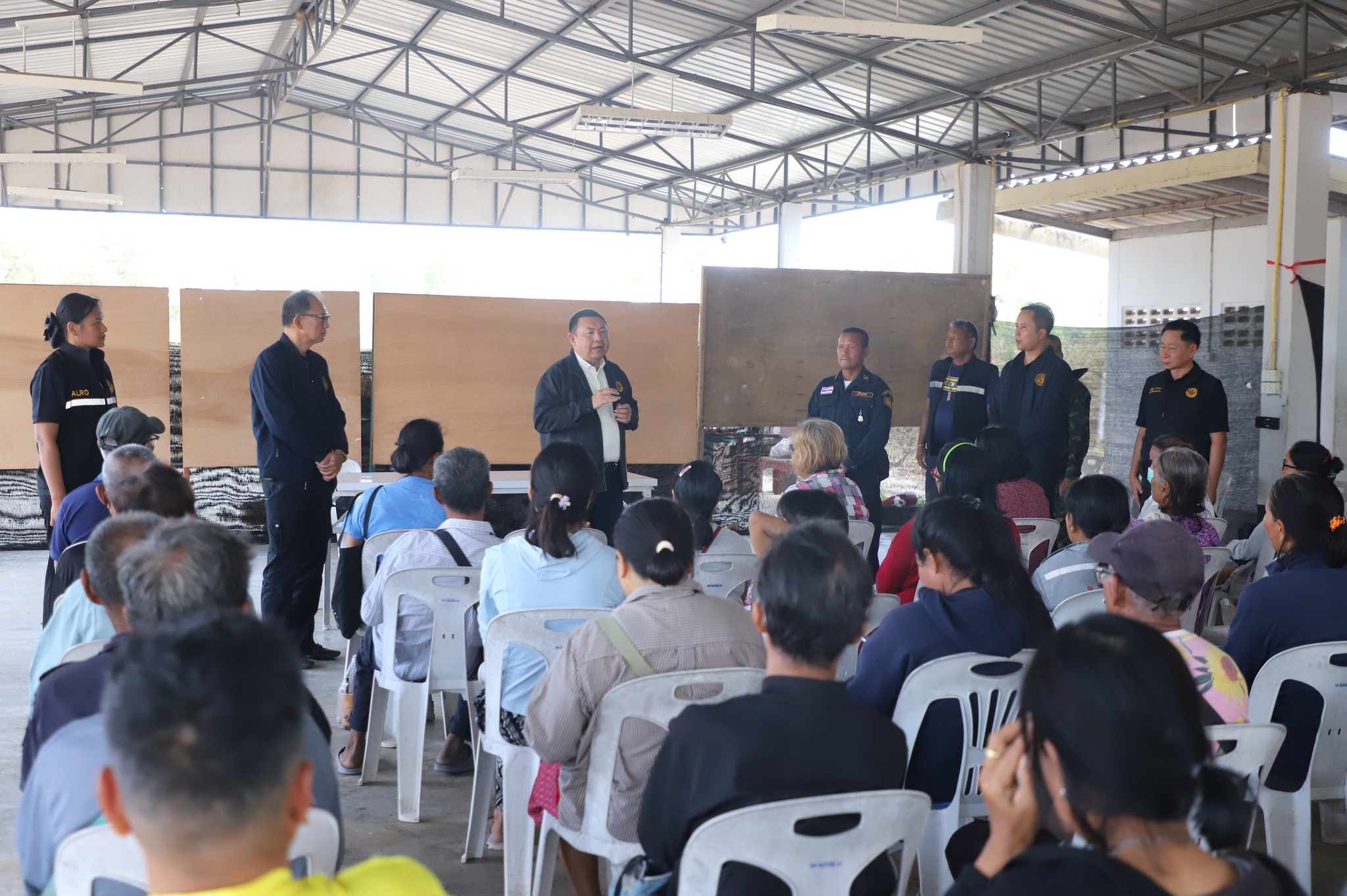 title - เลขาฯ ส.ป.ก. รุดให้กำลังใจพี่น้องเกษตรกรในเขตปฏิรูปที่ดินพื้นที่ชายแดนอุบลฯ ใกล้จุดสู้รบเพียง 7 กม.